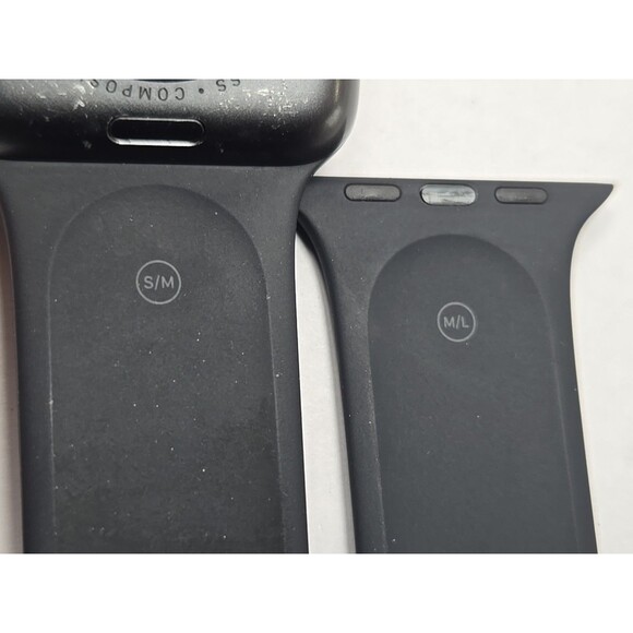 Apple Watch Series 3 42mm GPS Space Gray Aluminum Black Sport Band A1859 MTF32LL - Picture 13 of 15